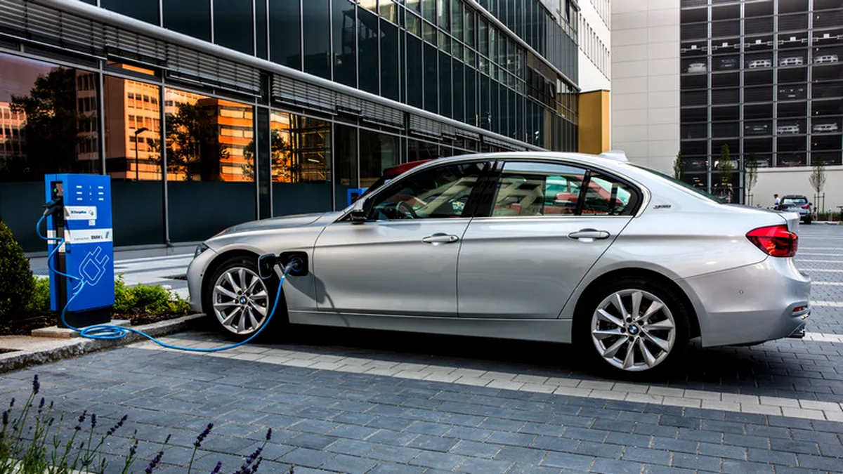 BMW 225xe şi BMW 330e sunt cele mai noi modele plug-in hybrid ale mărcii germane