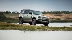 Land Rover pregătește o versiune mai extremă a lui Defender. SUV-ul britanic, testat pe Nürburgring