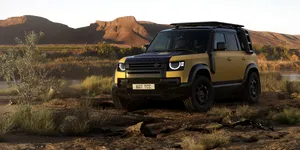 Land Rover prezintă o ediție specială pentru Defender, un tribut adus competiției Camel Trophy