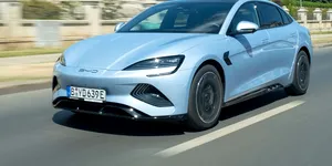 BYD este oficial în România cu modele 100% electrice și hibride plug-in. Ce garanție oferă și care sunt prețurile