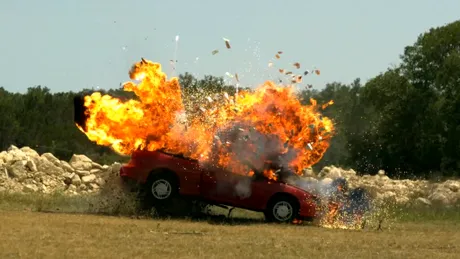 VIDEO: Aşa explodează un Chevy Cavalier în slow motion