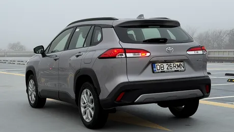 Toyota Corolla Cross Hybrid: crossover-ul japonez ce își caută locul între Honda HR-V și Mazda CX-30