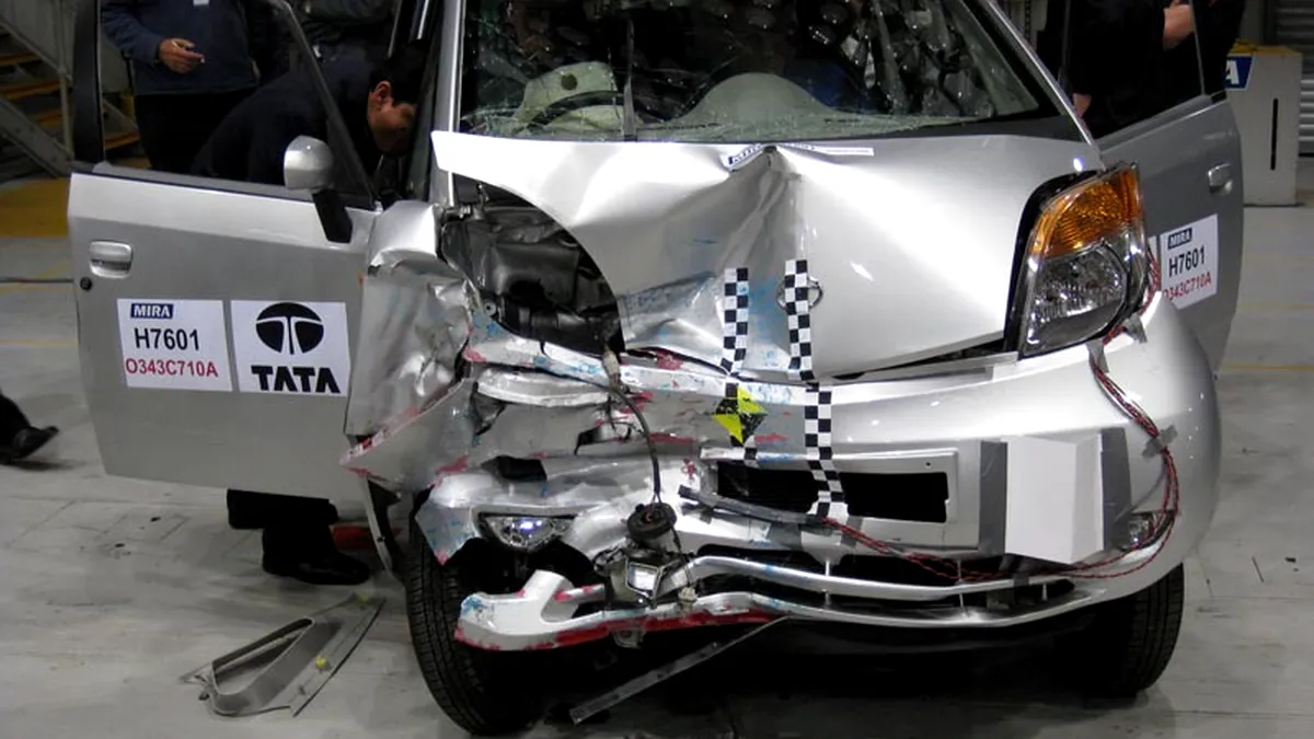 Tata Nano trece de crash-teste în Mare Britanie