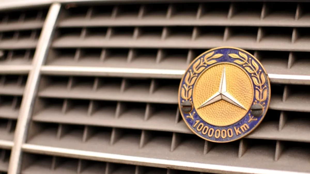 După aproape 4 milioane de km parcuşi, acest Mercedes mai are încă destule locuri de văzut [FOTO]