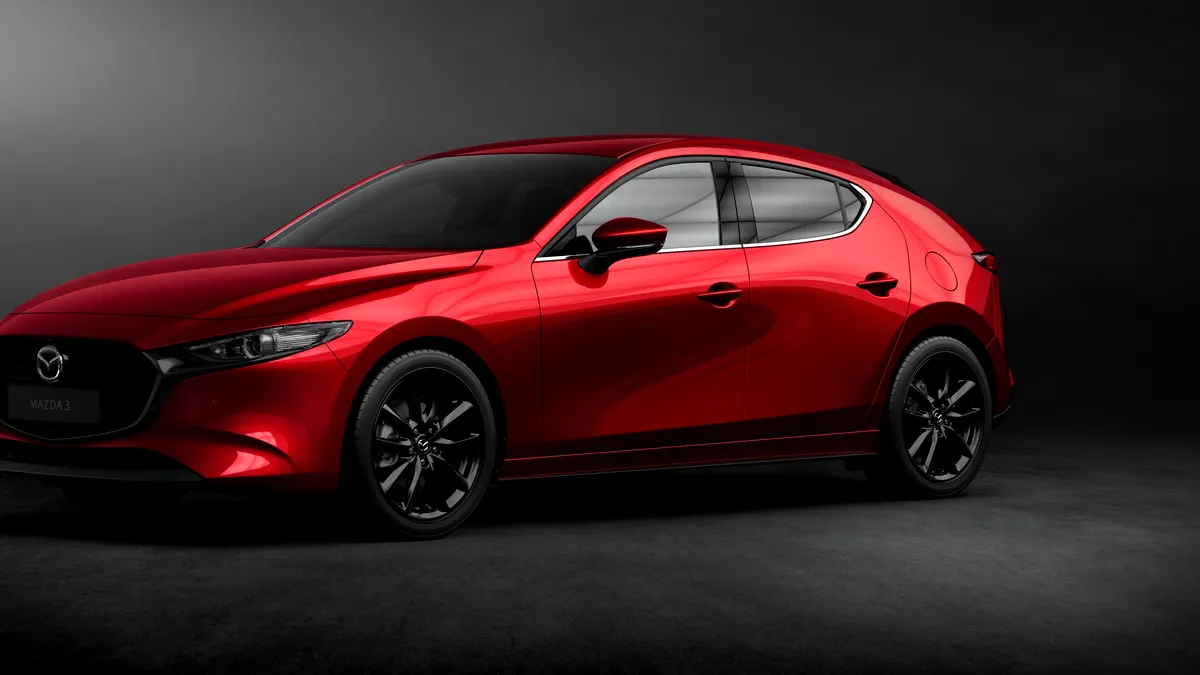 Noua Mazda3 îşi face debutul mondial la Salonul Auto de la Los Angeles - GALERIE FOTO