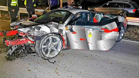 VIDEO. Un prototip Ferrari SF90 Stradale, distrus într-un accident în Germania