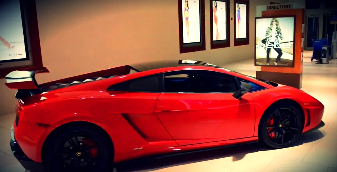 VIDEO: Cum scoţi un Aventador şi patru Gallardo dintr-un mall (like a boss)