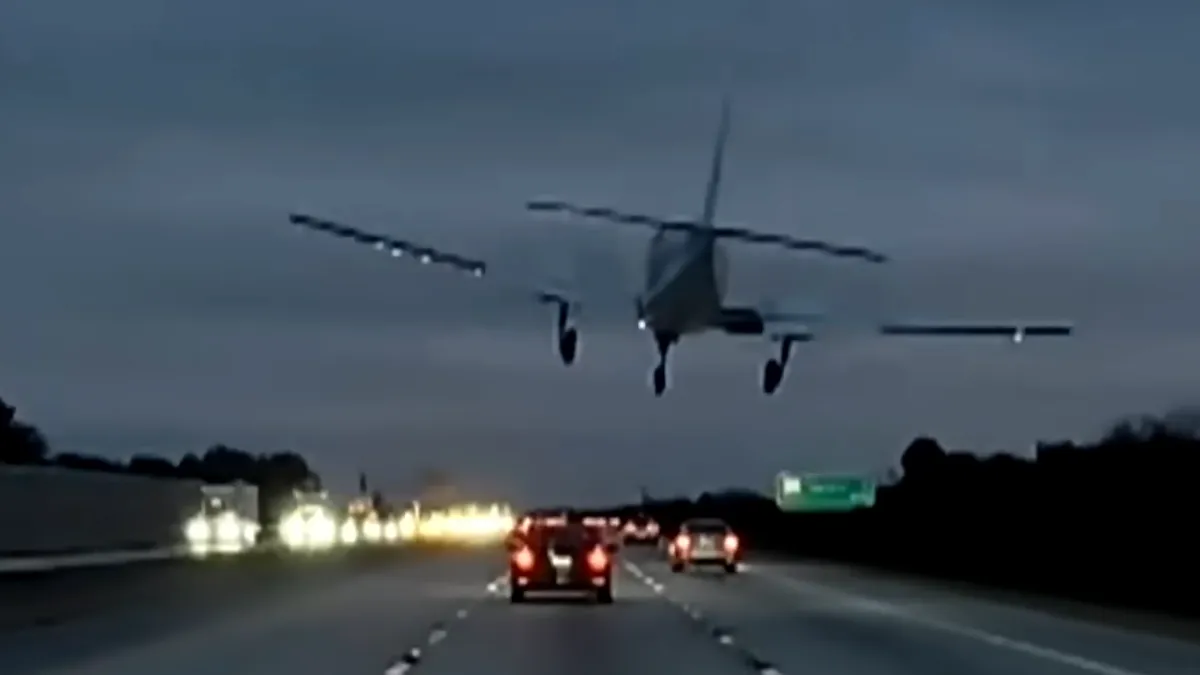 Un avion se prăbușește peste o Toyota și toată lumea scapă cu viață. Ce spune asta despre mașina japoneză?