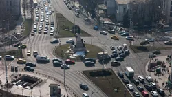 Restricții pentru mașinile vechi în marile orașe din România. Din 2027, primăriile vor stabili zone cu nivel scăzut de emisii