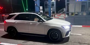 Un SUV Mercedes-Benz de 100.000 de euro, căutat de către autoritățile din Cehia, descoperit la frontiera de vest
