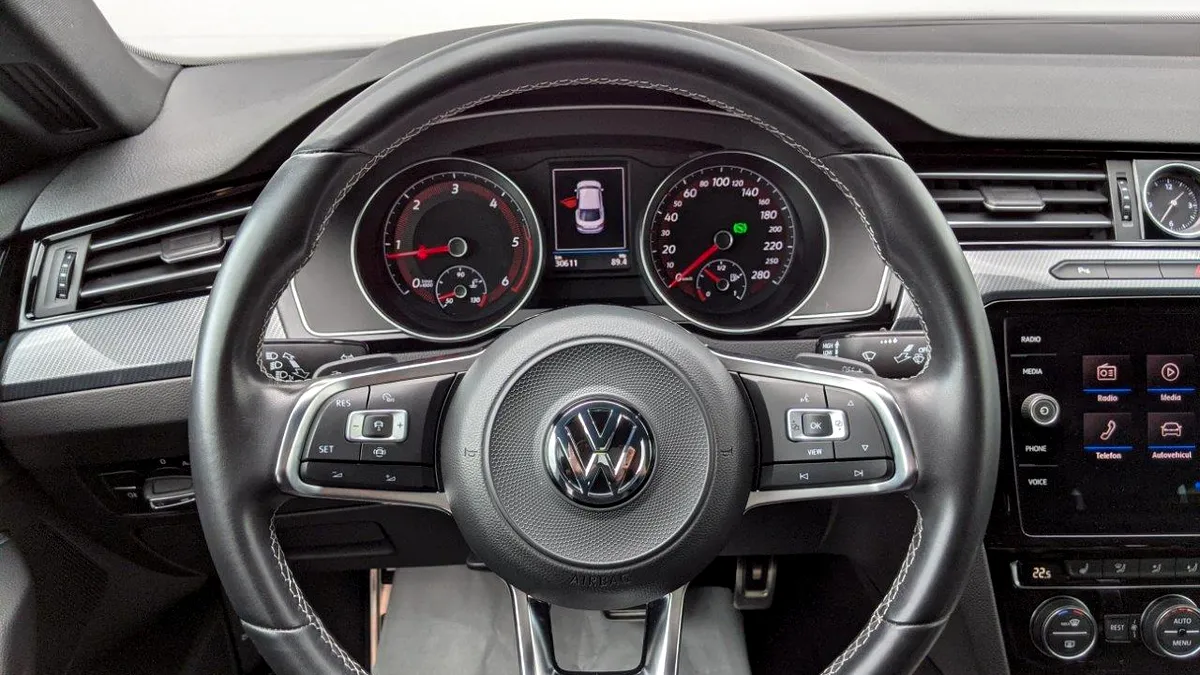 Acest Volkswagen Arteon este vândut de Banca Transilvania. Arteon este una dintre cele mai accesibile limuzine germane