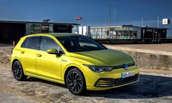 Volkswagen pregătește un facelift pentru Golf 8. Viitoarea generație a lui Golf ar putea fi complet electrică