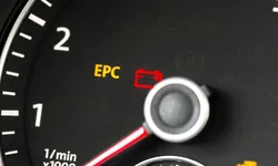 Poți fi amendat dacă circuli cu mai mult de 2 martori de bord aprinși? Ce verifică Poliția când te oprește