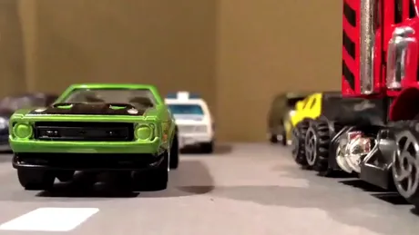 Oameni şi...maşinuţe: Ford Mustang, urmărit de poliţie. VIDEO