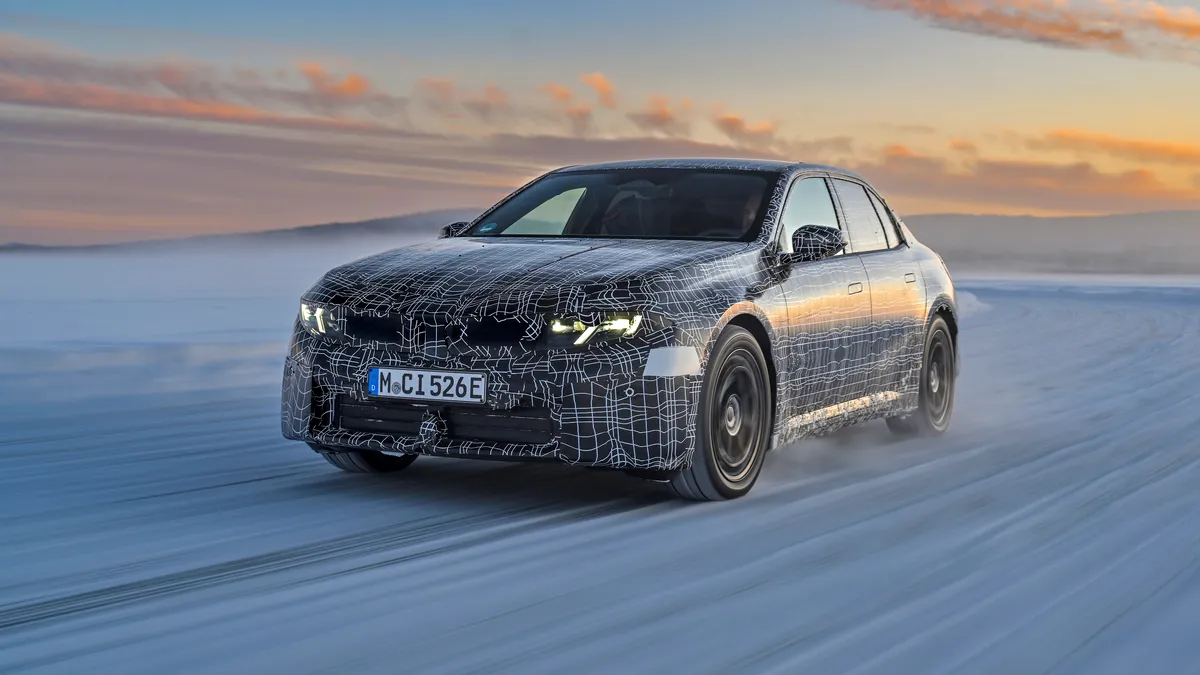 Avem primele specificații ale noului BMW i3. Bavarezii confirmă tracțiunea integrală și data debutului producției