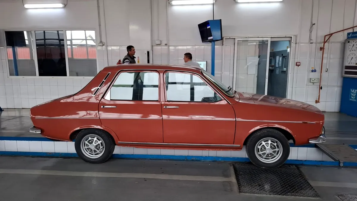 Pare o banală Dacia 1300, dar este o raritate. Cum arată un Renault 12 produs în Spania - GALERIE FOTO