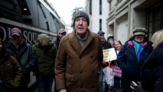 Jeremy Clarkson a dezvăluit că suferă de o formă agresivă de cancer. Vedeta britanică, filmată pe un pat de spital 