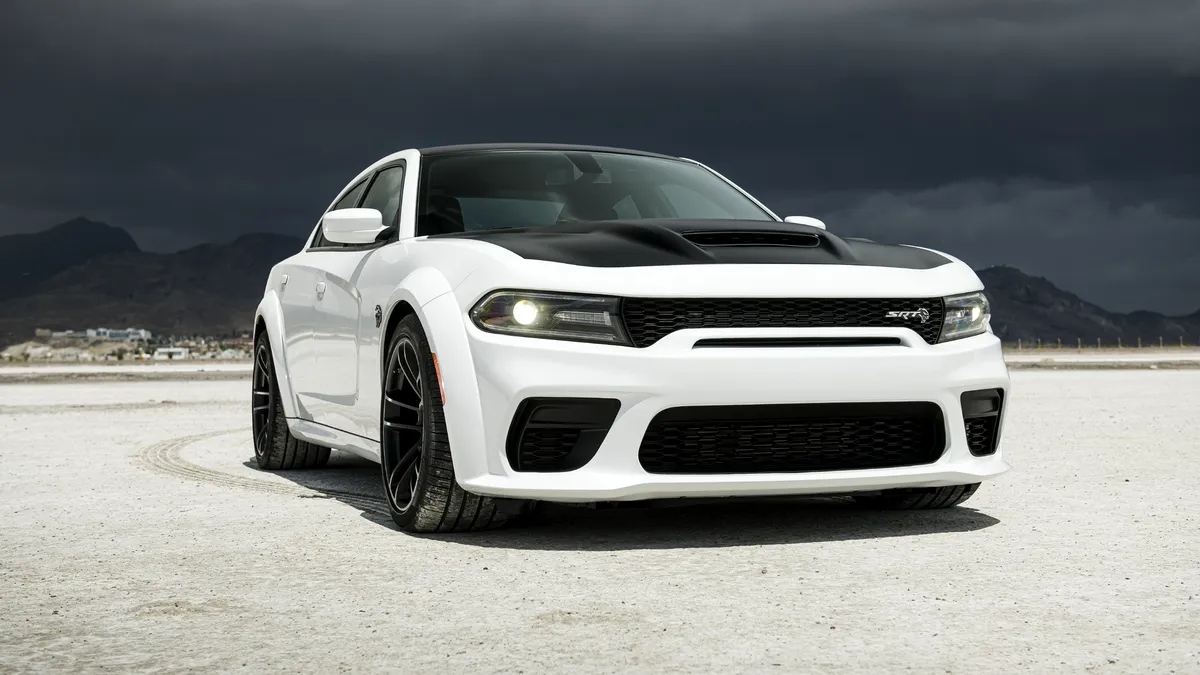 Dodge Charger SRT Hellcat Redeye, cel mai puternic sedan. Care este, de fapt, viteza maximă reală?