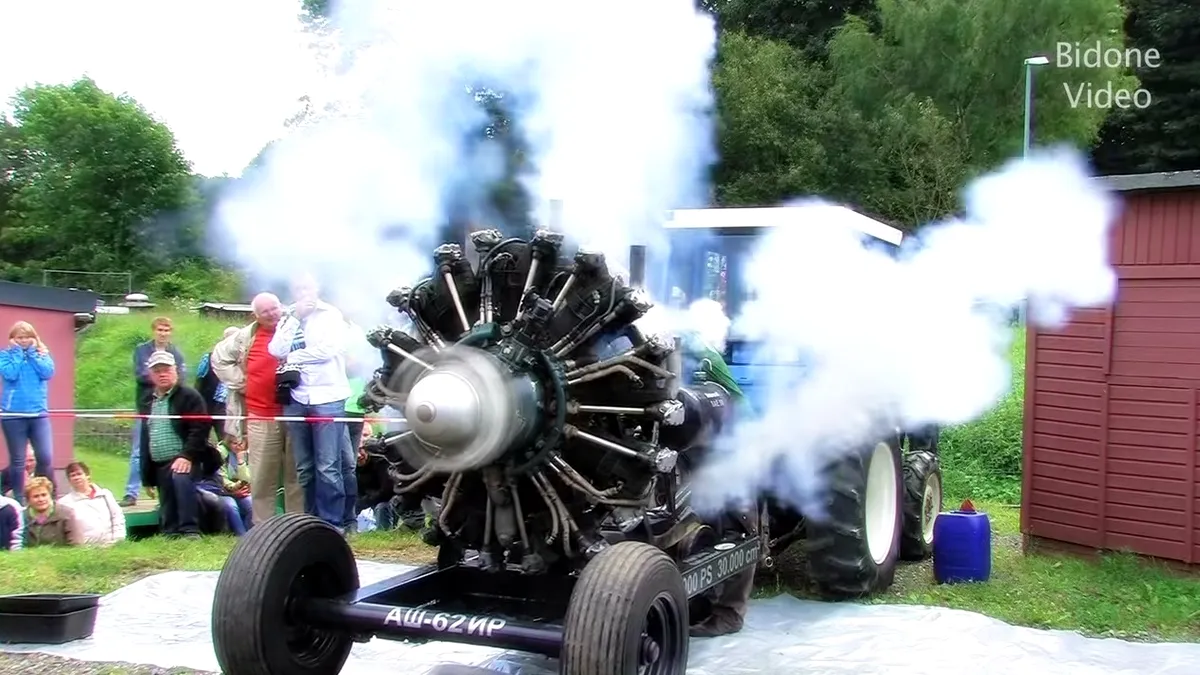 Sunetul acestui motor radial o să scoată tot somnul din tine