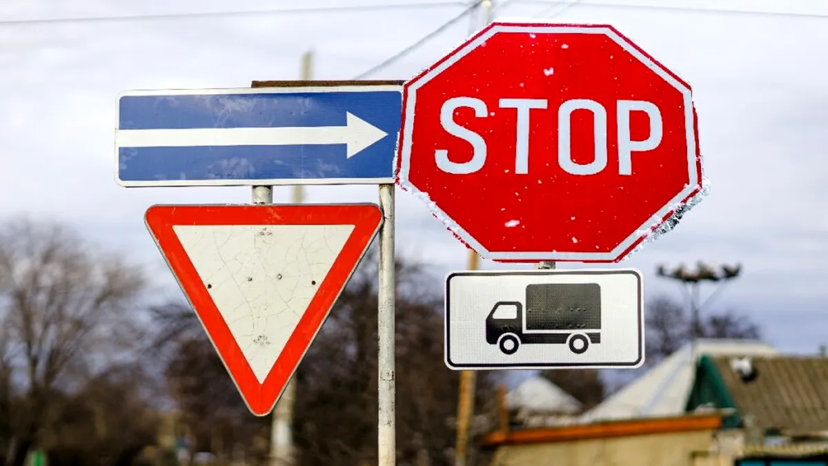 Care e diferența între STOP și CEDEAZĂ? Cei care le încurcă se aleg cu permisul suspendat