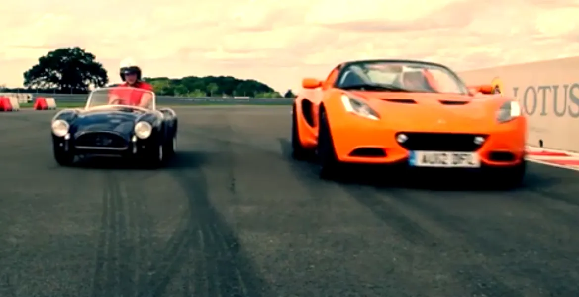 Duelul piticilor: Lotus Elise S vs. AC Cobra, pe circuit. VIDEO