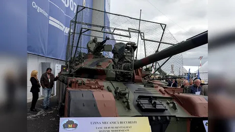 BSDA 2026: Cum arată viziunea românească de tanc cu cușcă anti-dronă. Un TR-85M1 modernizat, prezentat în expoziție