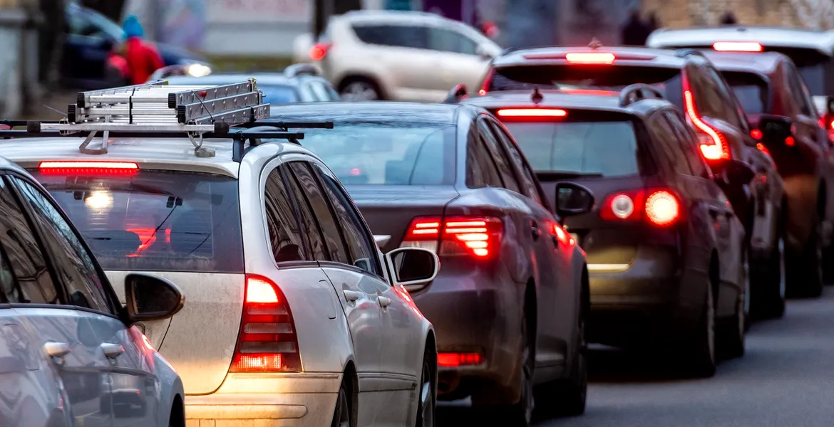Cum schimbi o singură plăcuță de înmatriculare deteriorată în 2025 și cine plătește costurile