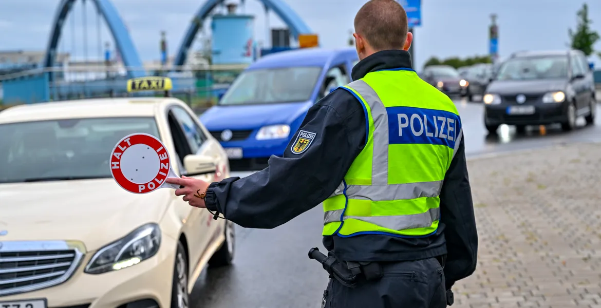 România, după 2 luni în Schengen: Milioane de țigări de contrabandă, mii de bunuri și mașini furate