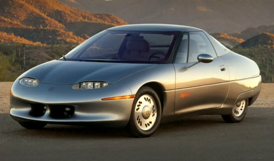 Modelul General Motors EV 1 este unul dintre primele vehicule electrice moderne, care insa nu a avut succes 