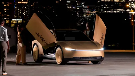 Un avion de marfă al Amazon a ieșit de pe pistă, oprindu-se la doar câțiva metri de o flotă de robotaxi-uri Tesla Cybercab