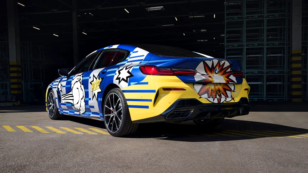 Ediţia exclusivă THE 8 X JEFF KOONS. Doar 99 de exemplare vor fi produse