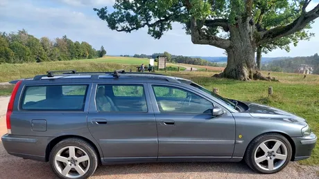 Volvo V70 R este o mașină puternică, ideală pentru familie. Break-ul cu 300 CP care bate multe SUV-uri