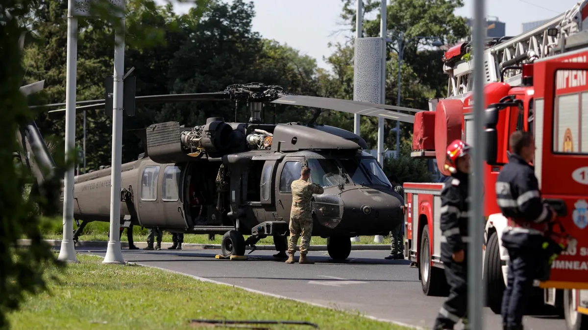 Un elicopter a aterizat de urgență într-o intersecție din sectorul 1. Trafic blocat