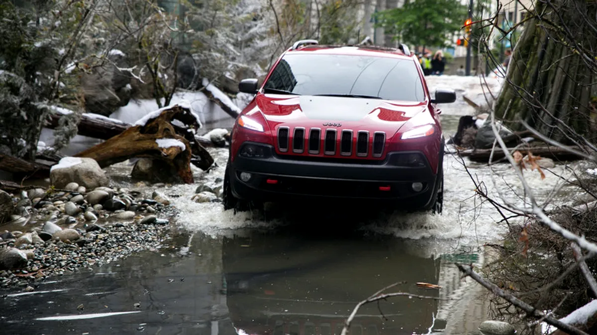 VIDEO: Jeep impresionează clienţii prin transformarea unei străzi într-o mică pădure