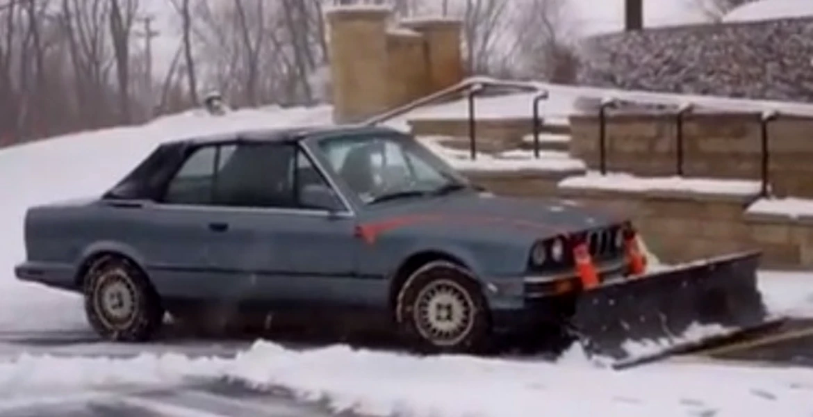 Ce poţi face iarna cu un BMW E30 ursuleţ. VIDEO