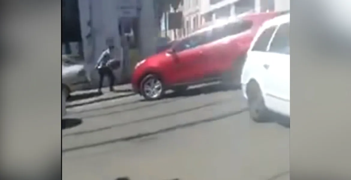 Proba video care arată clar că şoferul din Bucureşti a vrut să dea peste pieton