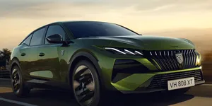 Noul Peugeot 408 primește un facelift curajos. Iar asta îl face imposibil de ignorat