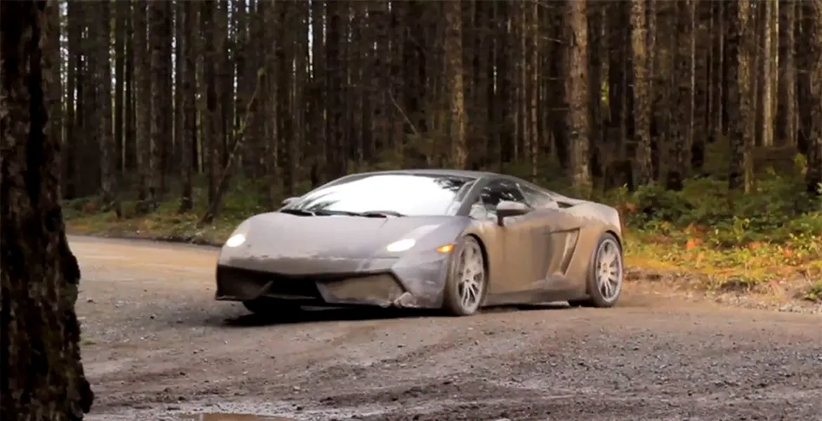 VIDEO: Lamborghini Gallardo, numai bun de maşină de raliuri