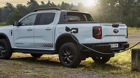 Noul Ford Ranger îți permite să alimentezi diferite unelte direct de la bateria sistemului hibrid