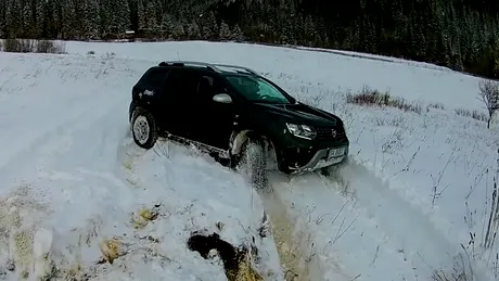 Ce faci când rămâi blocat cu Dacia Duster în zăpadă?