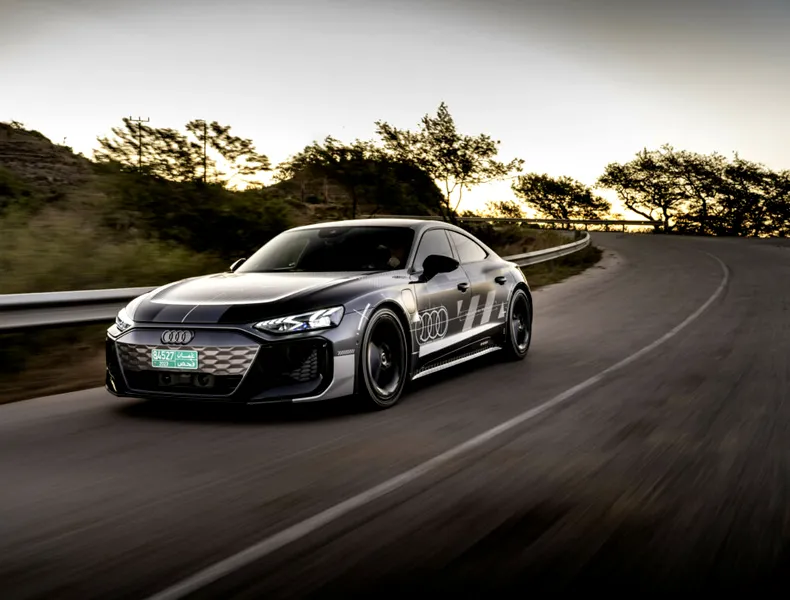 Audi e-tron GT urmează să primească o actualizare importantă. Fratele lui Taycan va oferi mai multă putere și autonomii mai mari