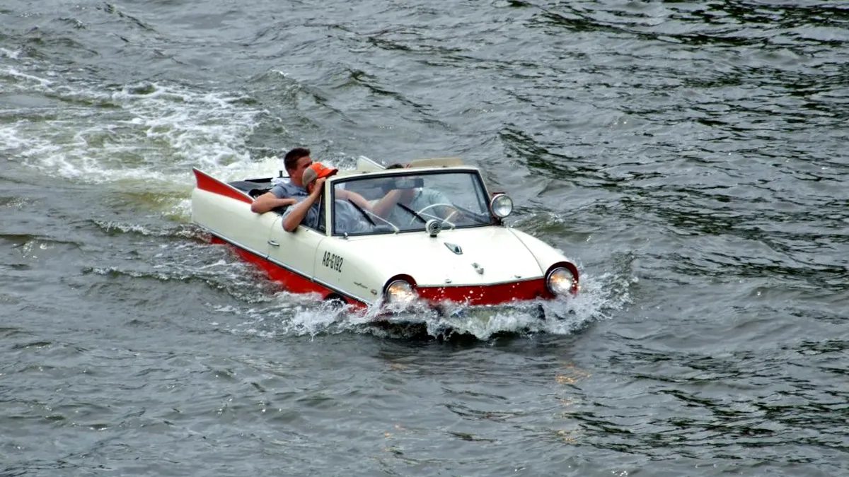 Top 9 maşini cu care se poate circula şi pe apă. GALERIE FOTO