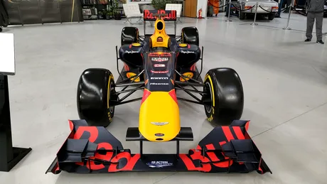 Monopostul RB6 Oracle Red Bull Racing a fost prezentat oficial la Țiriac Collection