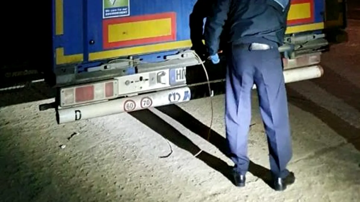 Deșeuri introduse ilegal în Romania cu camionul. Ce au descoperit polițiștii?