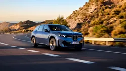 BMW iX3, finalist pentru premiul „Mașina Anului în Lume 2026”. Cu cine concurează modelul bavarez?