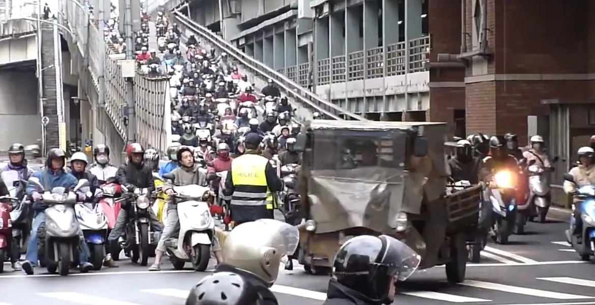 VIDEO: Ora de vârf în Taipei e noul Mad Max cu scuterişti