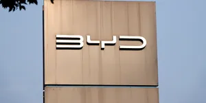 BYD dă în judecată administrația Statelor Unite pentru tarifele aplicate vehiculelor electrice. Chinezii contestă legalitatea acestora și solicită acces la o bază mai largă de cumpărători