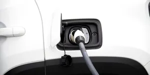 STS trece la mașini electrice: licitație de peste 13 milioane de lei pentru vehicule nepoluante