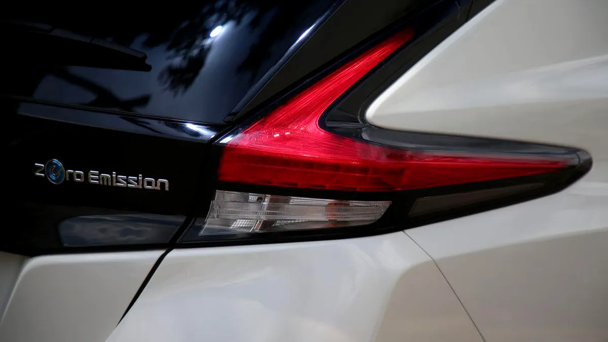 Nissan Leaf se transformă din hatchback în crossover