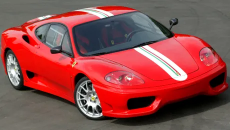 <span class='prepend'>Video |</span> Un Ferrari 360 a luat foc într-un showroom din Canada. Clientul care voia să îl cumpere cere despăgubiri de 20 de milioane de dolari